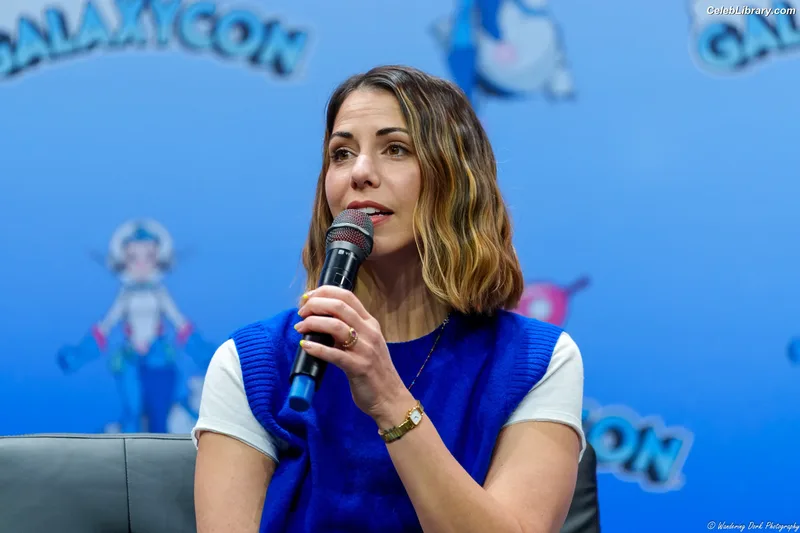 Laura Bailey photo 13 of 414