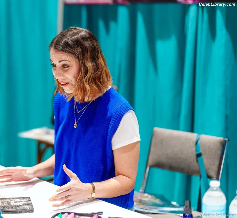 Laura Bailey photo 23 of 414