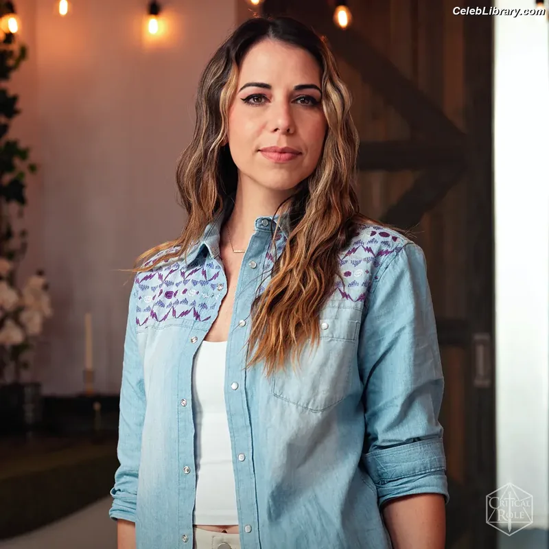Laura Bailey photo 2 of 414