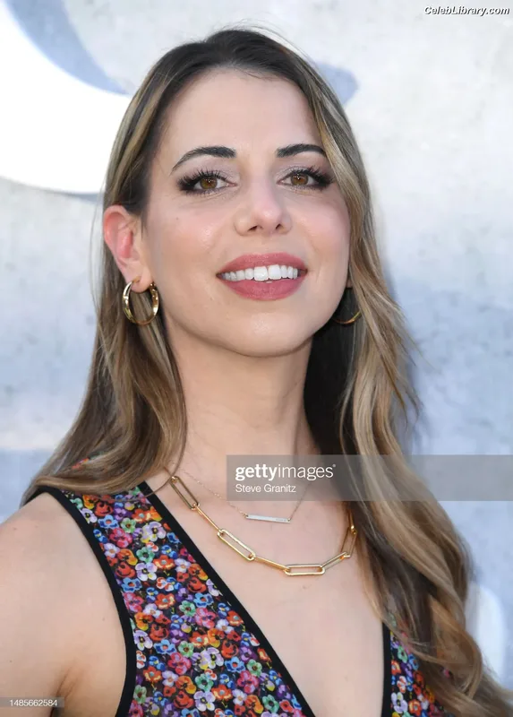 Laura Bailey photo 15 of 414