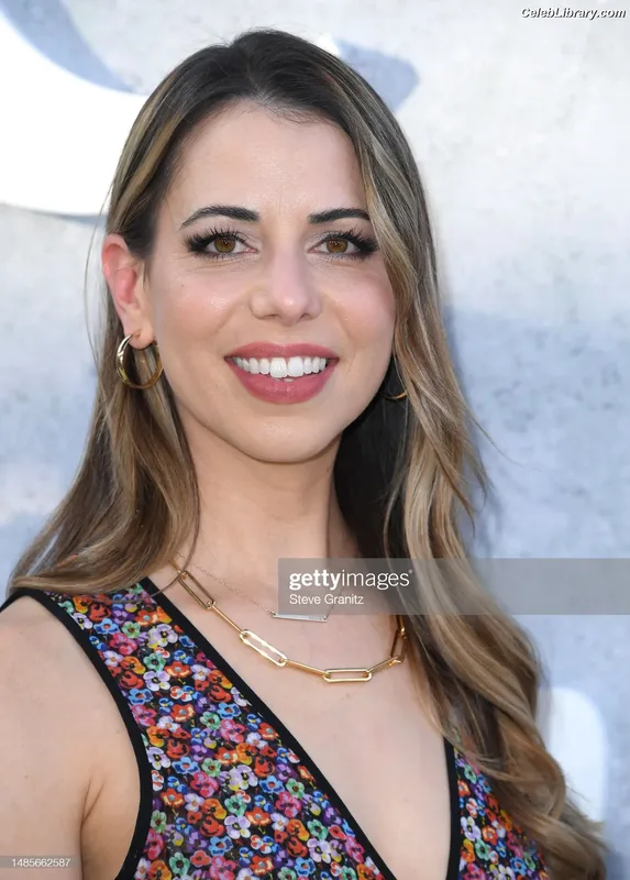 Laura Bailey photo 16 of 414