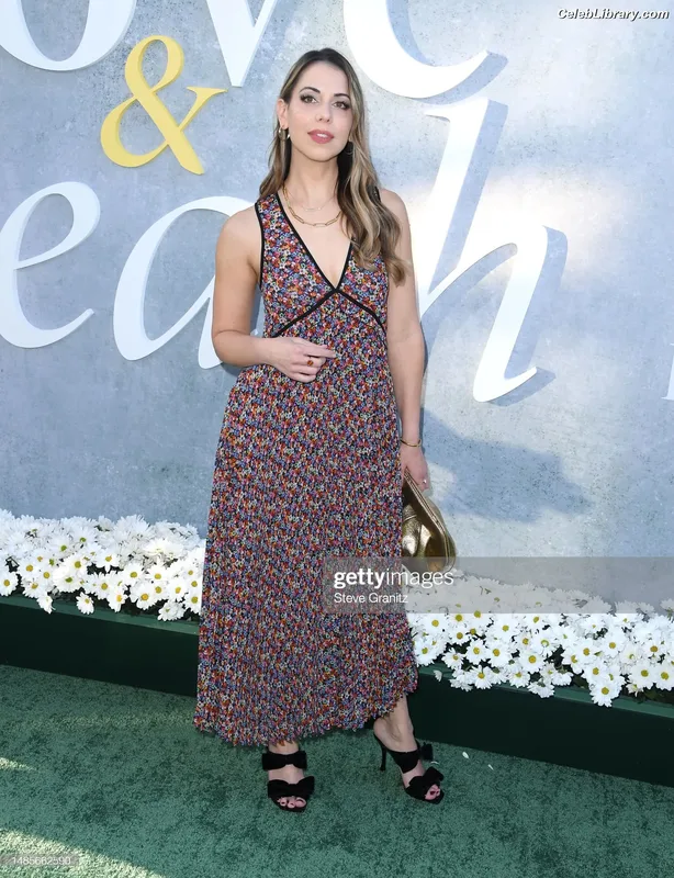 Laura Bailey photo 18 of 414