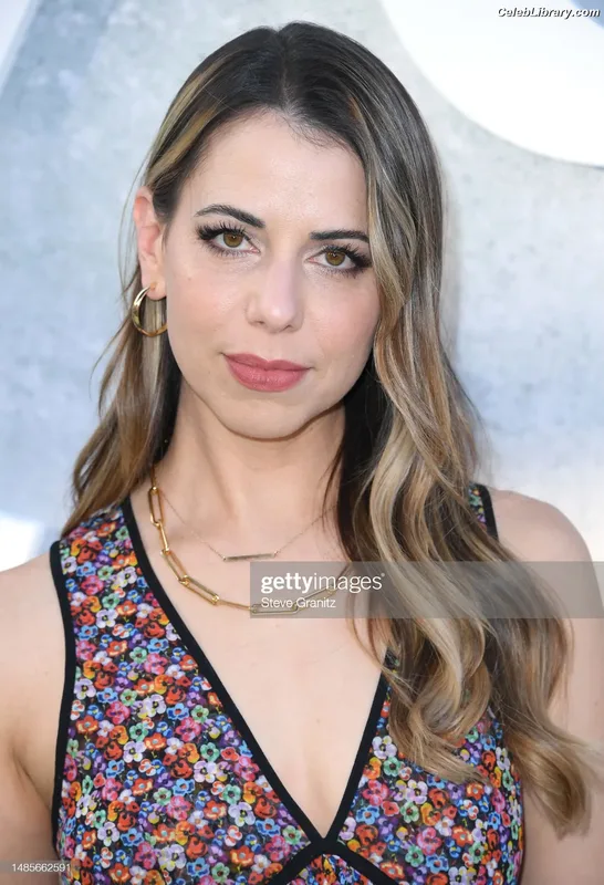 Laura Bailey photo 19 of 414