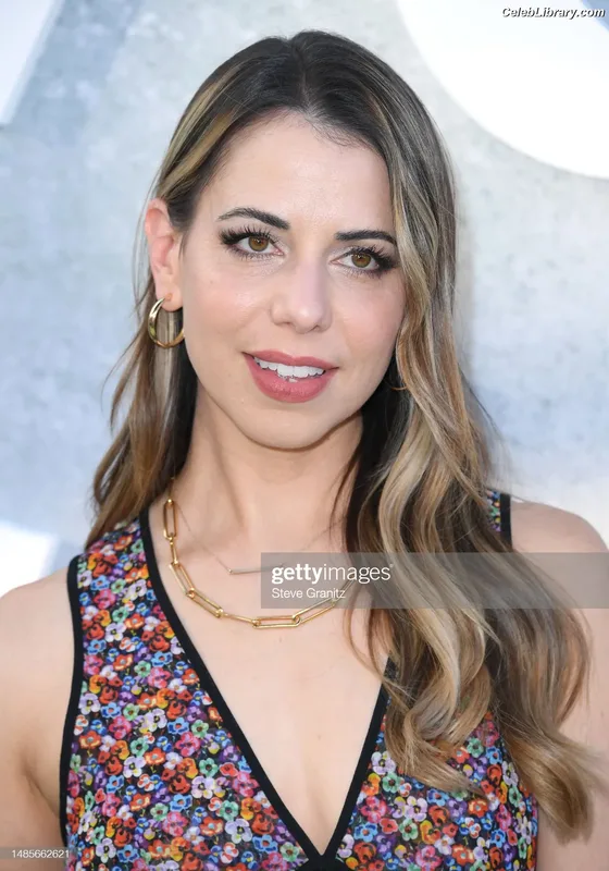 Laura Bailey photo 21 of 414