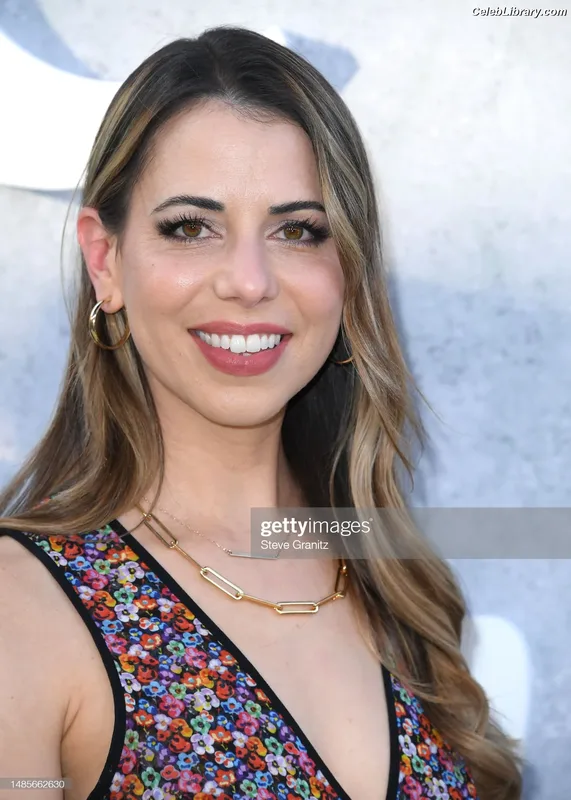 Laura Bailey photo 1 of 414