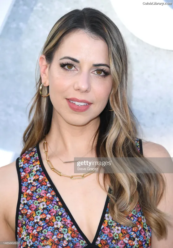 Laura Bailey photo 2 of 414