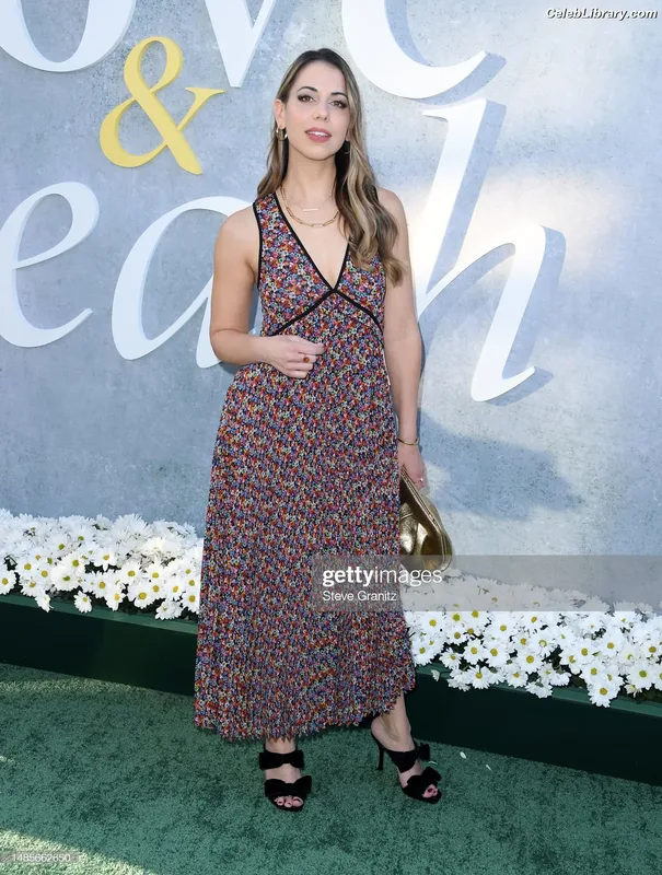 Laura Bailey photo 3 of 414