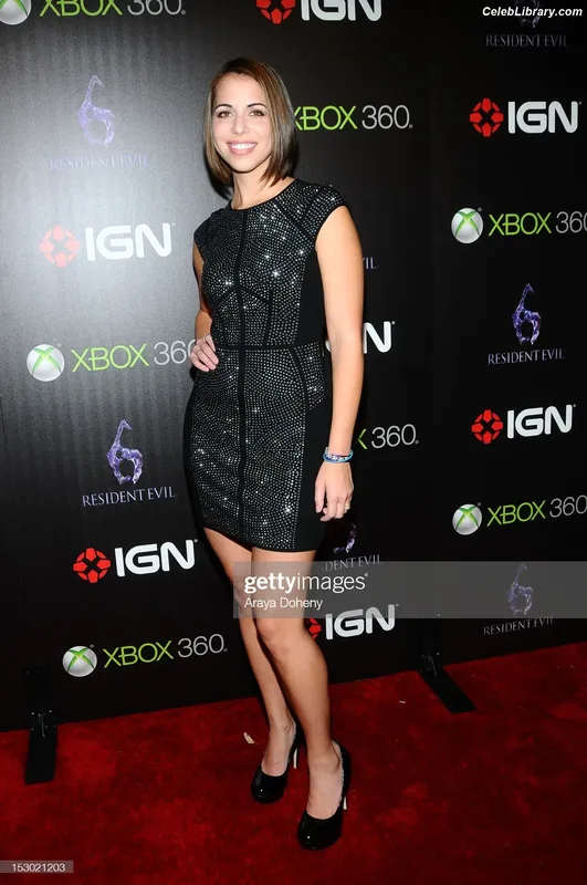 Laura Bailey photo 10 of 414
