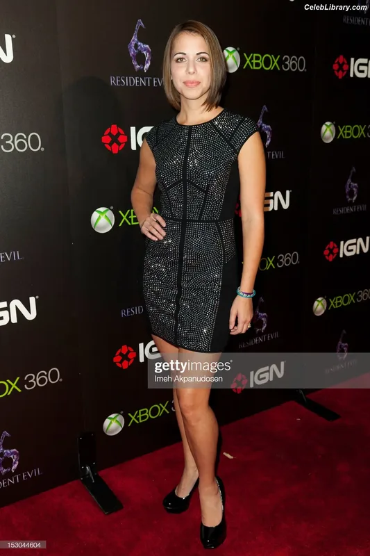 Laura Bailey photo 11 of 414