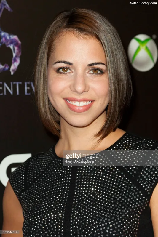 Laura Bailey photo 12 of 414
