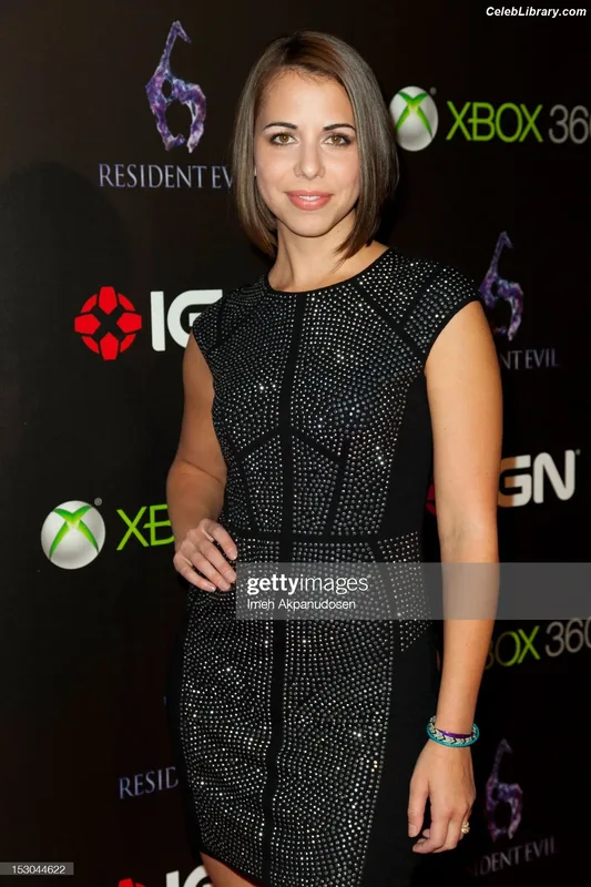 Laura Bailey photo 13 of 414