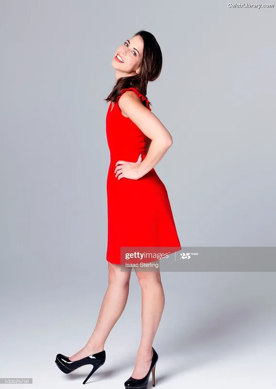 Laura Bailey photo 24 of 414