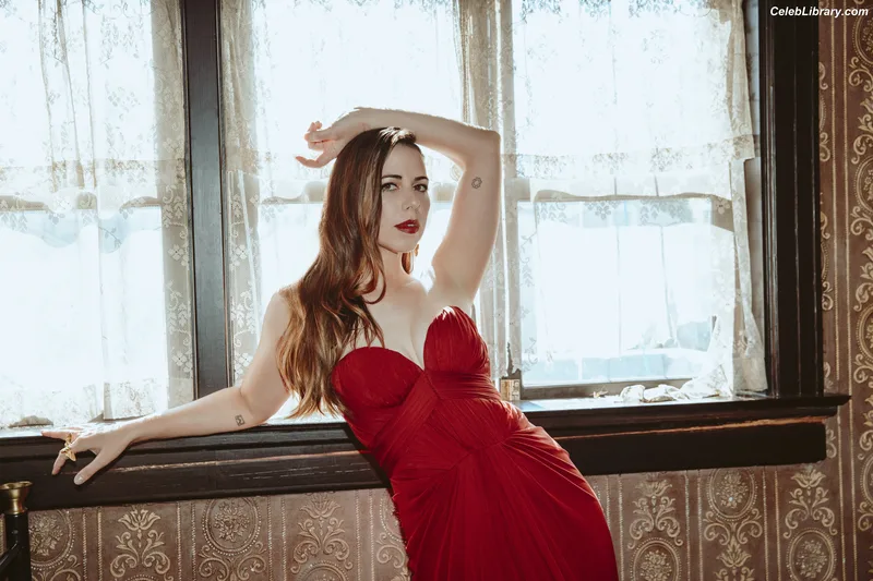 Laura Bailey photo 13 of 414