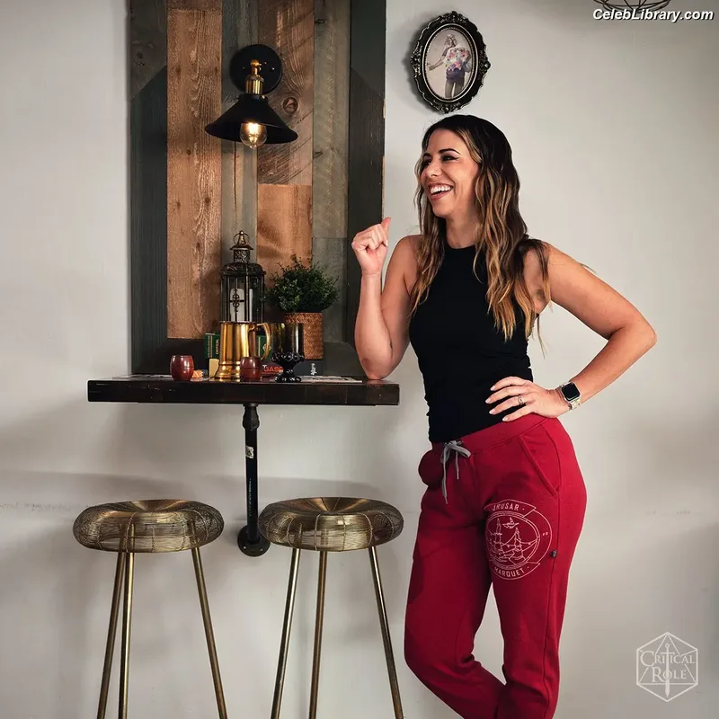 Laura Bailey photo 17 of 414