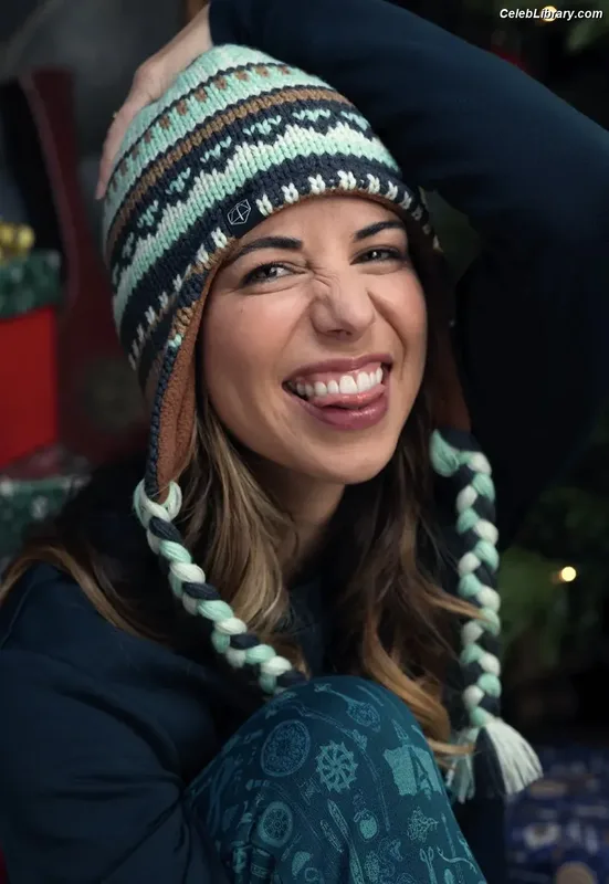 Laura Bailey photo 3 of 414