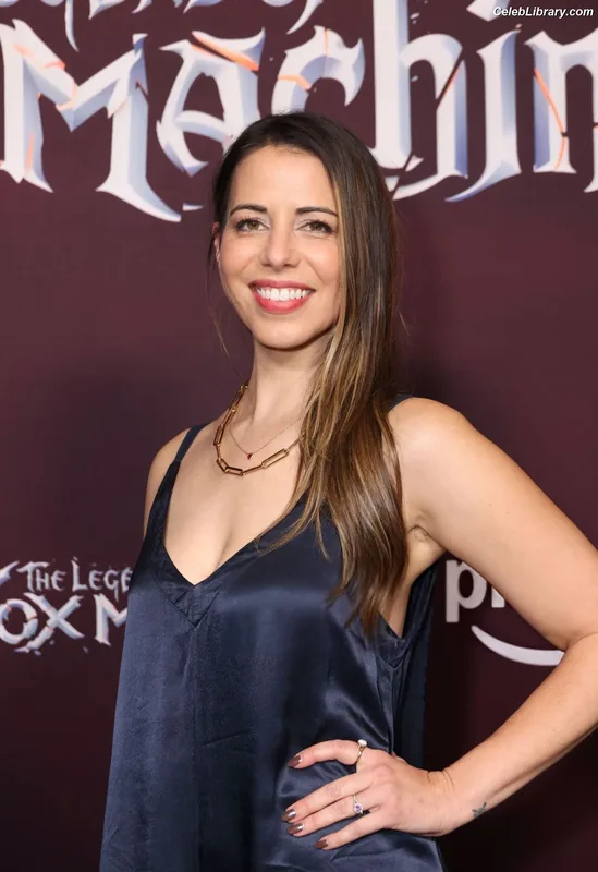 Laura Bailey photo 16 of 414