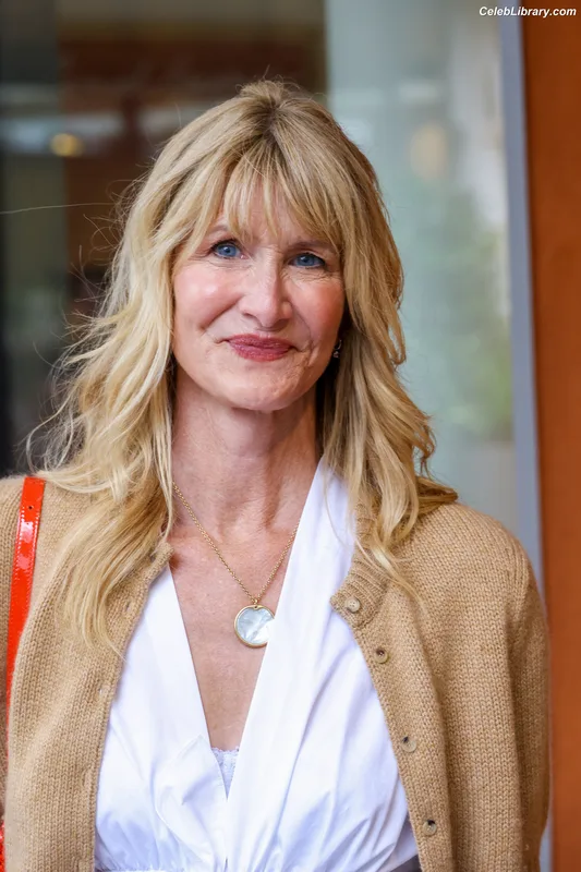 Laura Dern photo 2 of 6