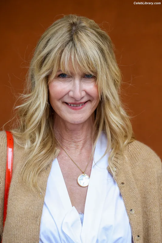 Laura Dern photo 3 of 6