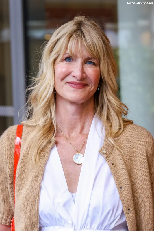 Laura Dern photo 5 of 6