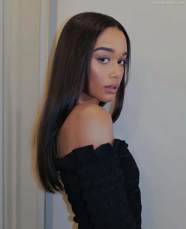 Laura Harrier photo 5 of 440