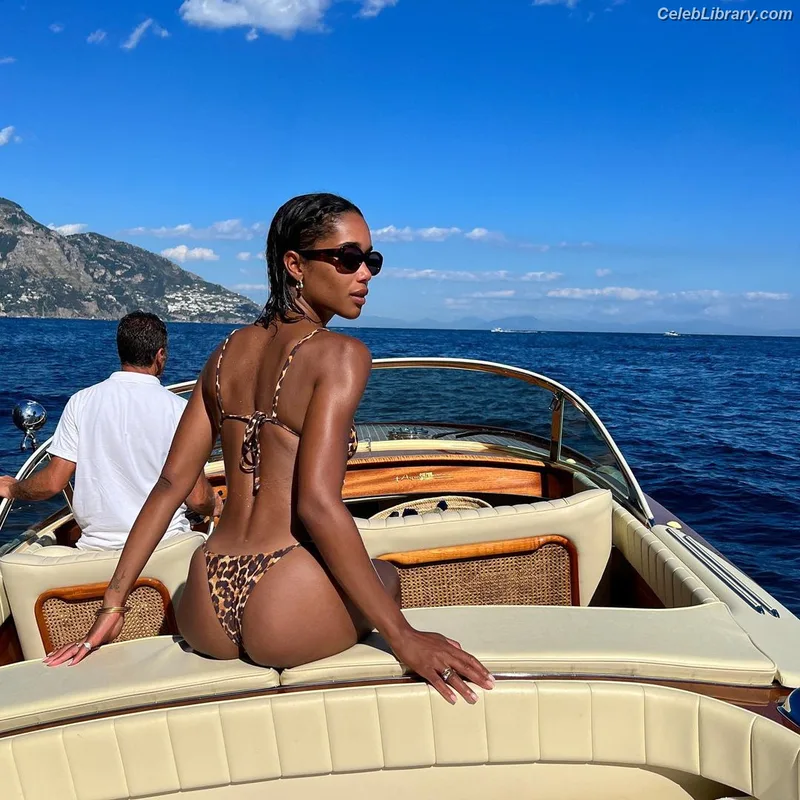 Laura Harrier photo 9 of 440
