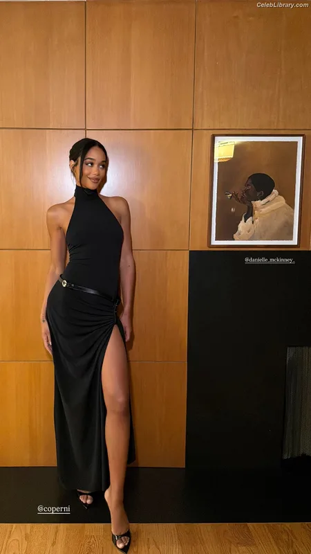 Laura Harrier photo 17 of 440