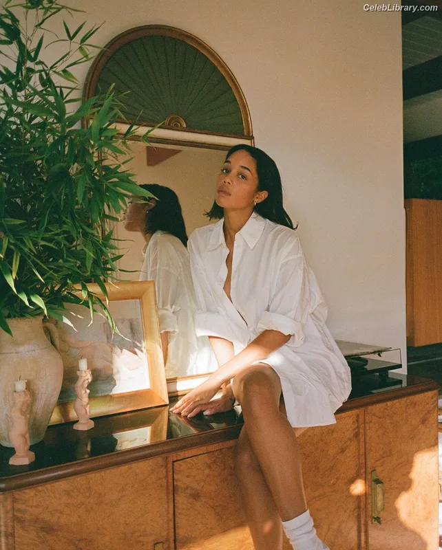 Laura Harrier photo 8 of 440