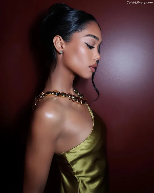 Laura Harrier photo 3 of 440