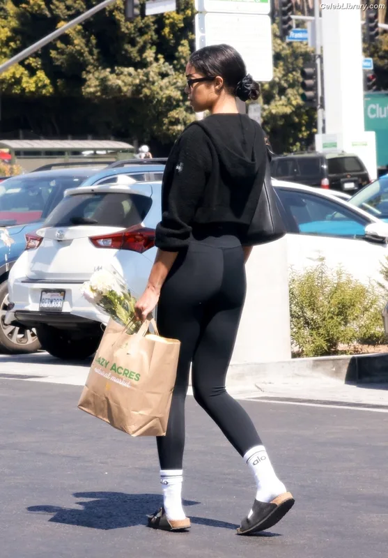 Laura Harrier photo 18 of 440
