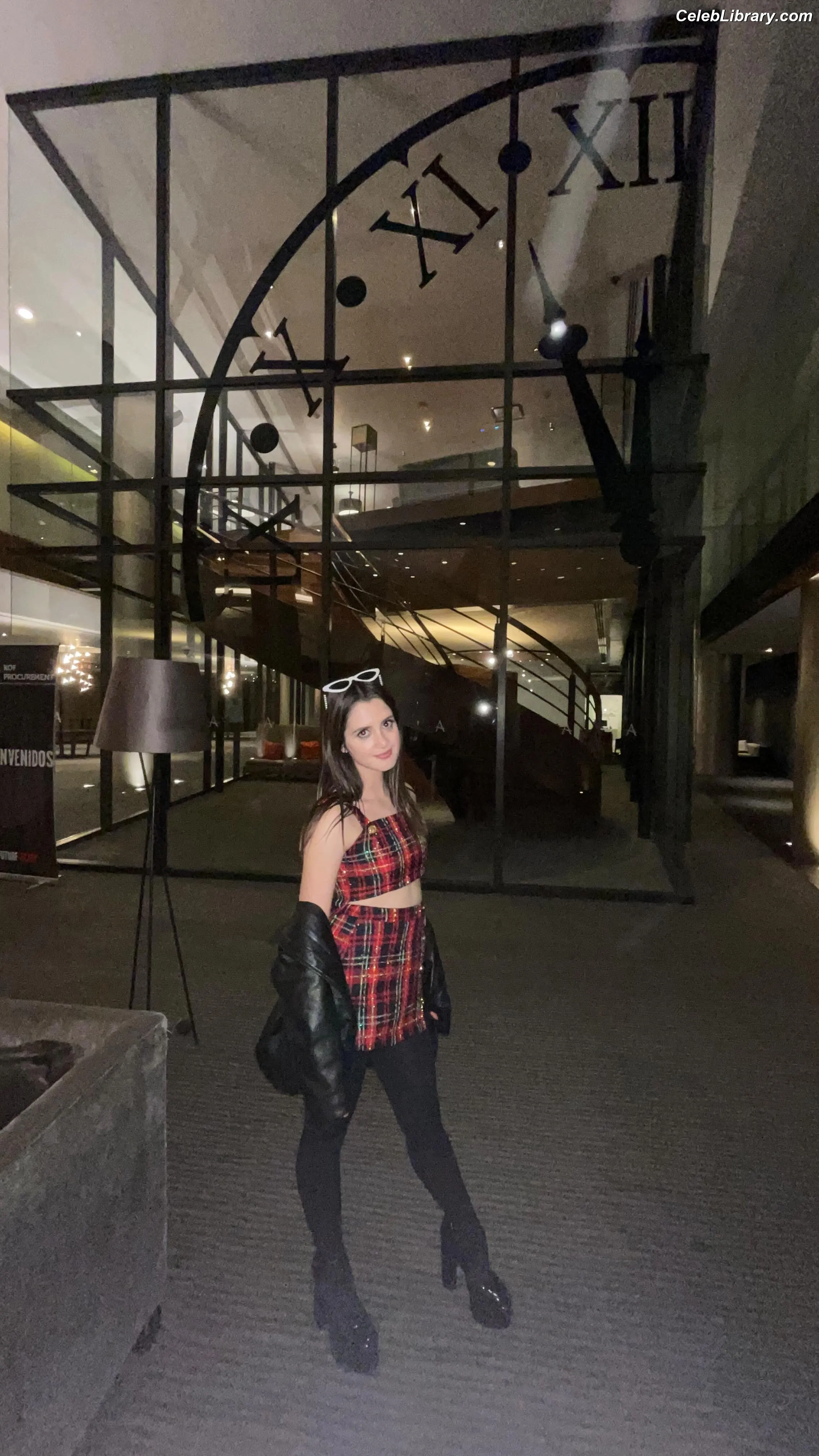 Laura Marano photo 9 of 330