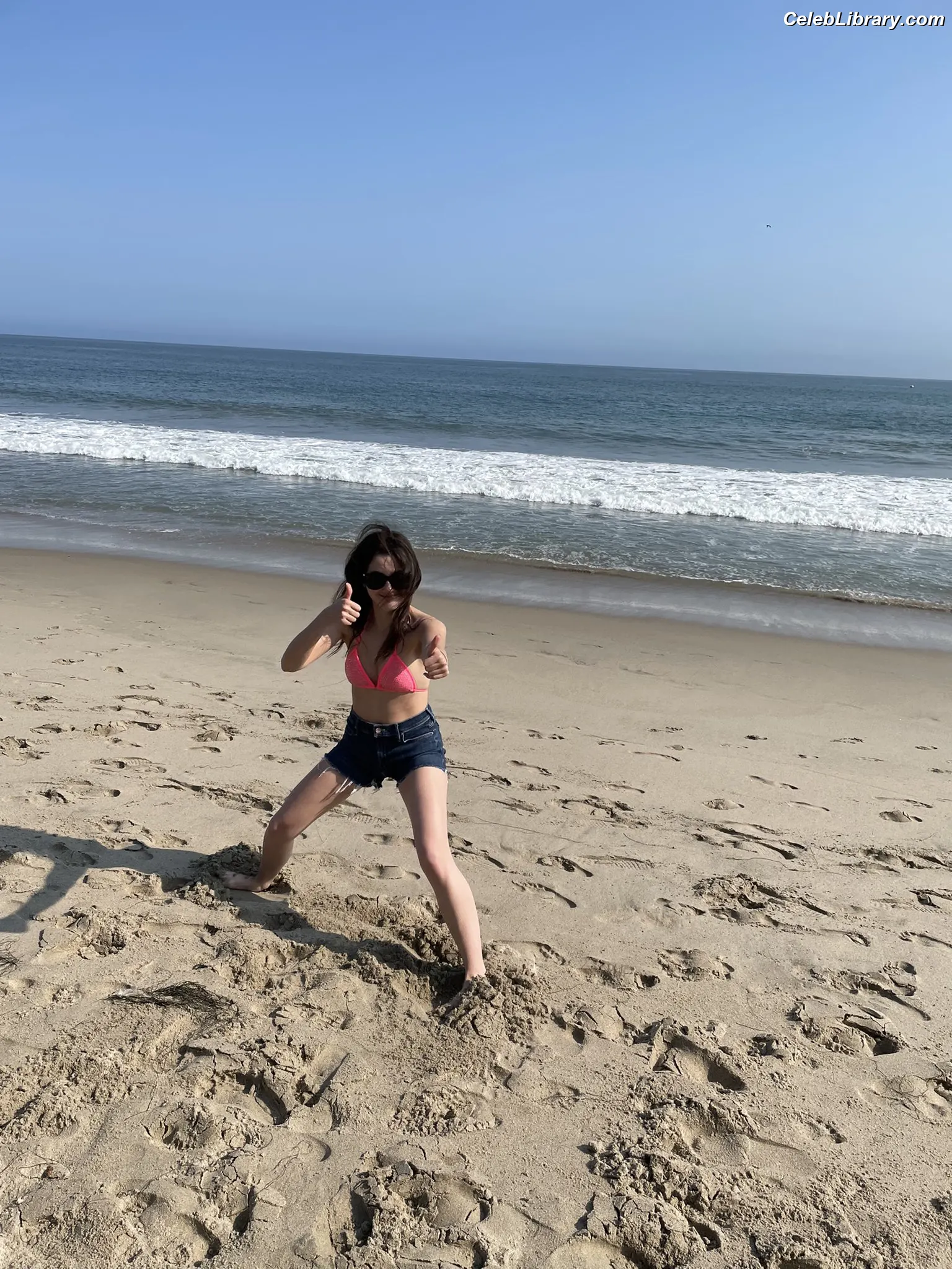 Laura Marano photo 24 of 330