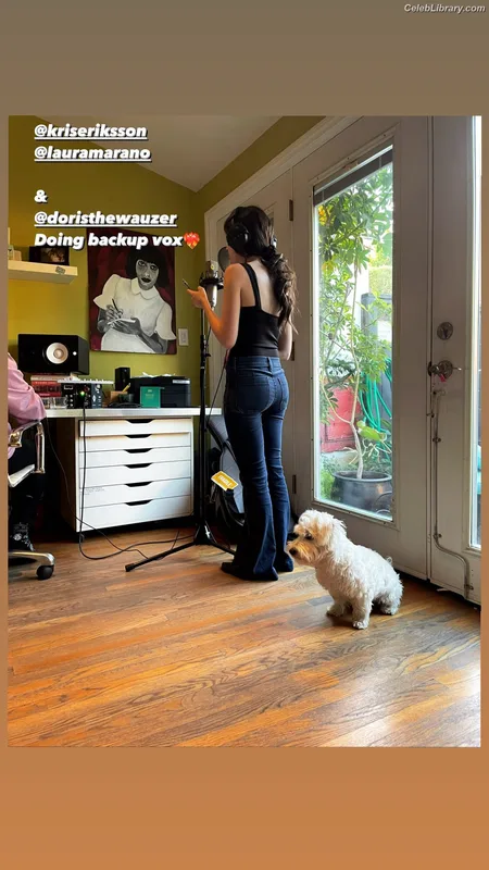 Laura Marano photo 4 of 331