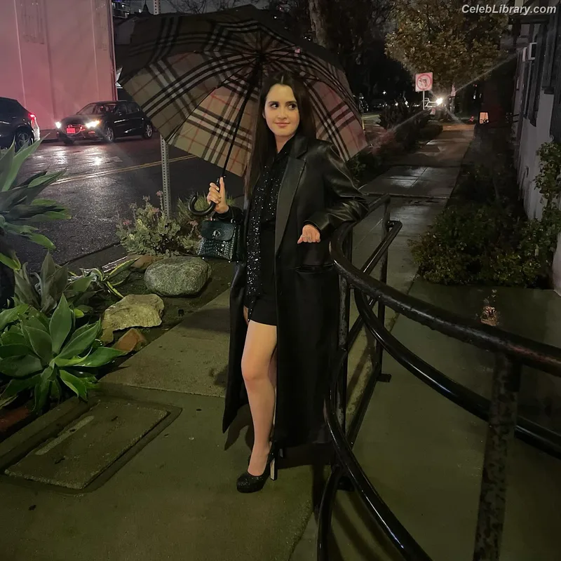 Laura Marano photo 12 of 331