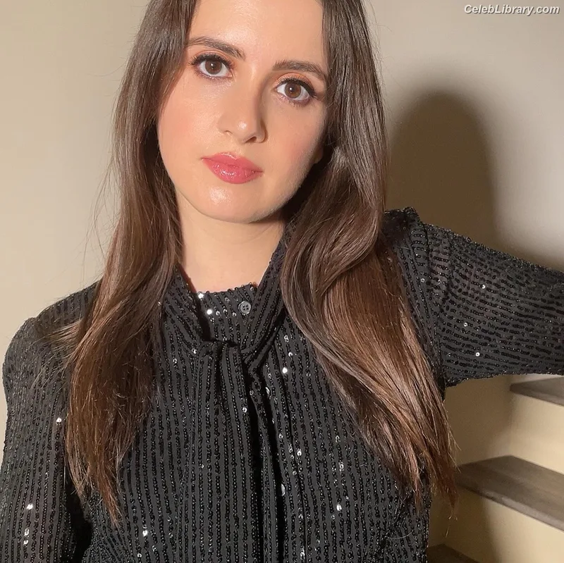 Laura Marano photo 14 of 331