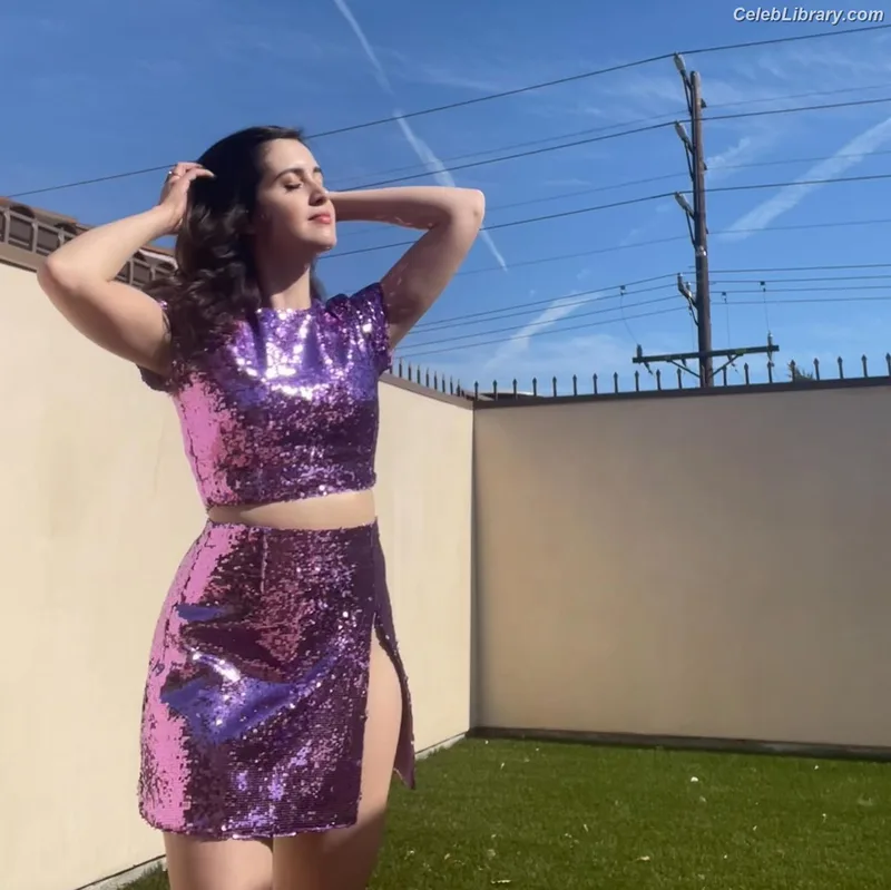 Laura Marano photo 15 of 331