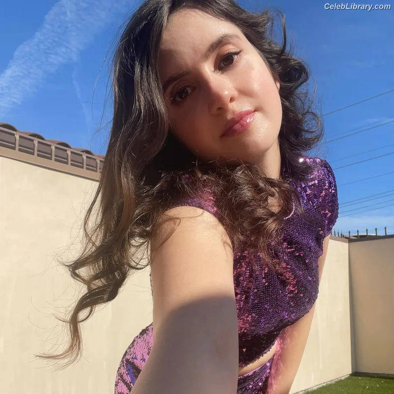 Laura Marano photo 16 of 331
