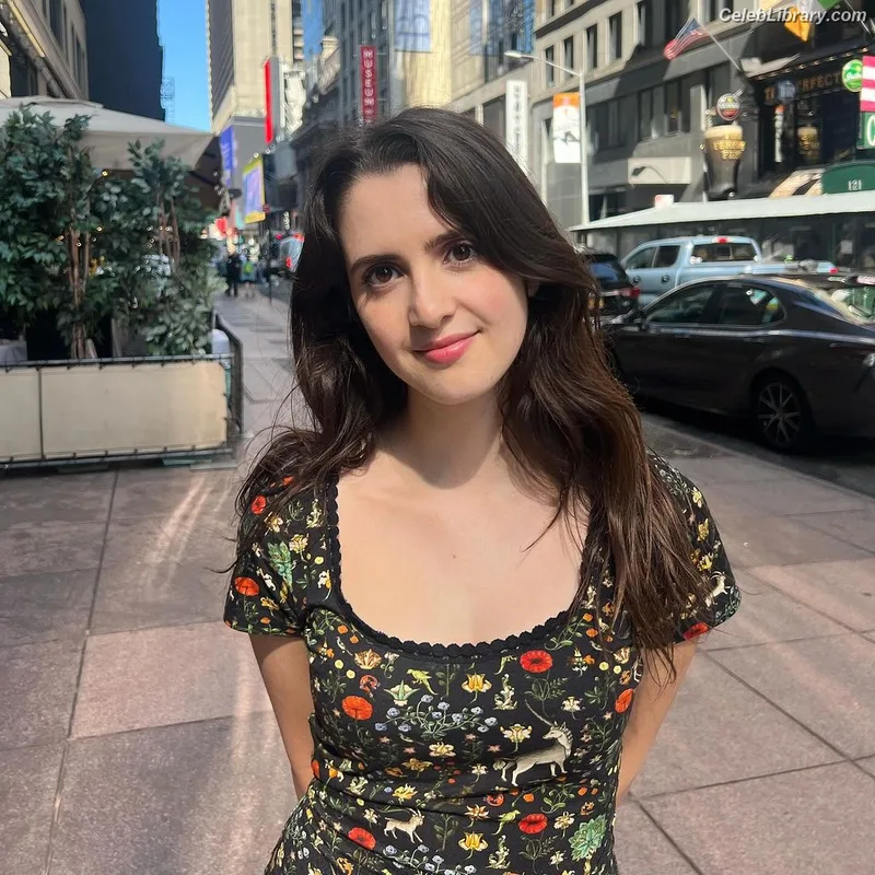 Laura Marano photo 3 of 331