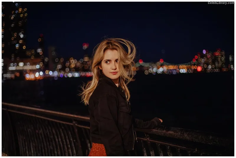 Laura Marano photo 7 of 331