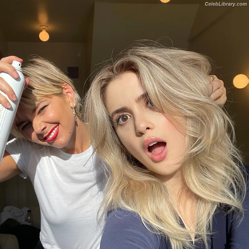 Laura Marano photo 10 of 331