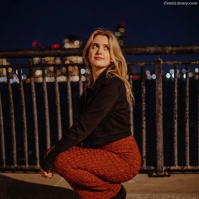 Laura Marano photo 12 of 331