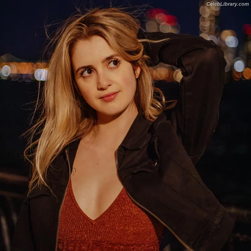 Laura Marano photo 14 of 331