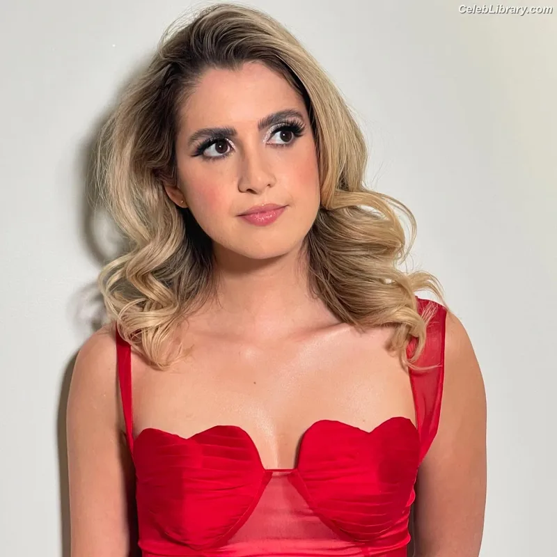 Laura Marano photo 23 of 331