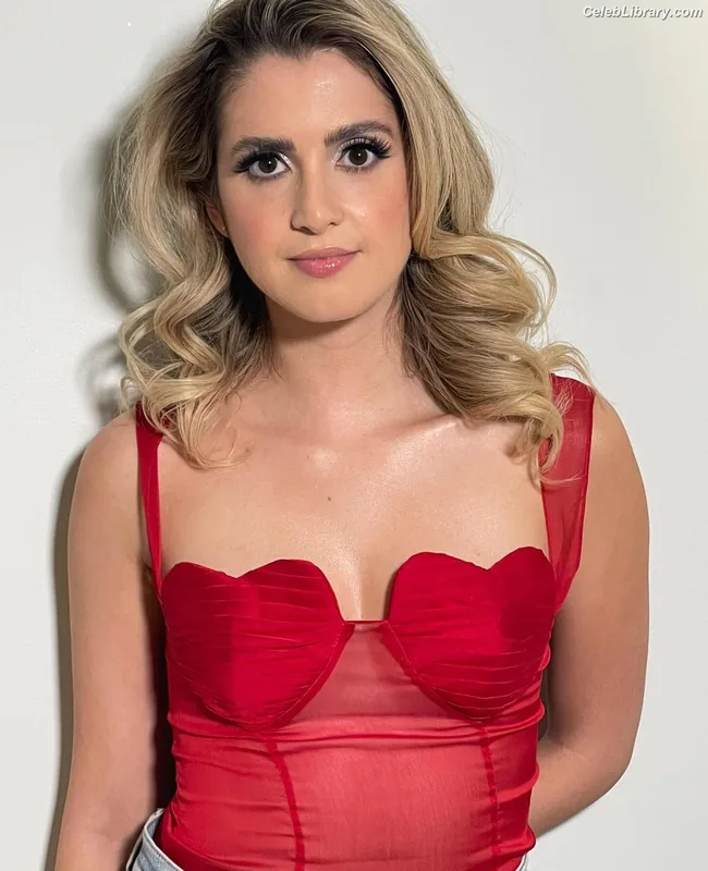 Laura Marano photo 2 of 331