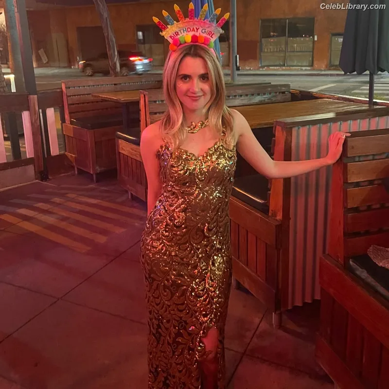 Laura Marano photo 3 of 331
