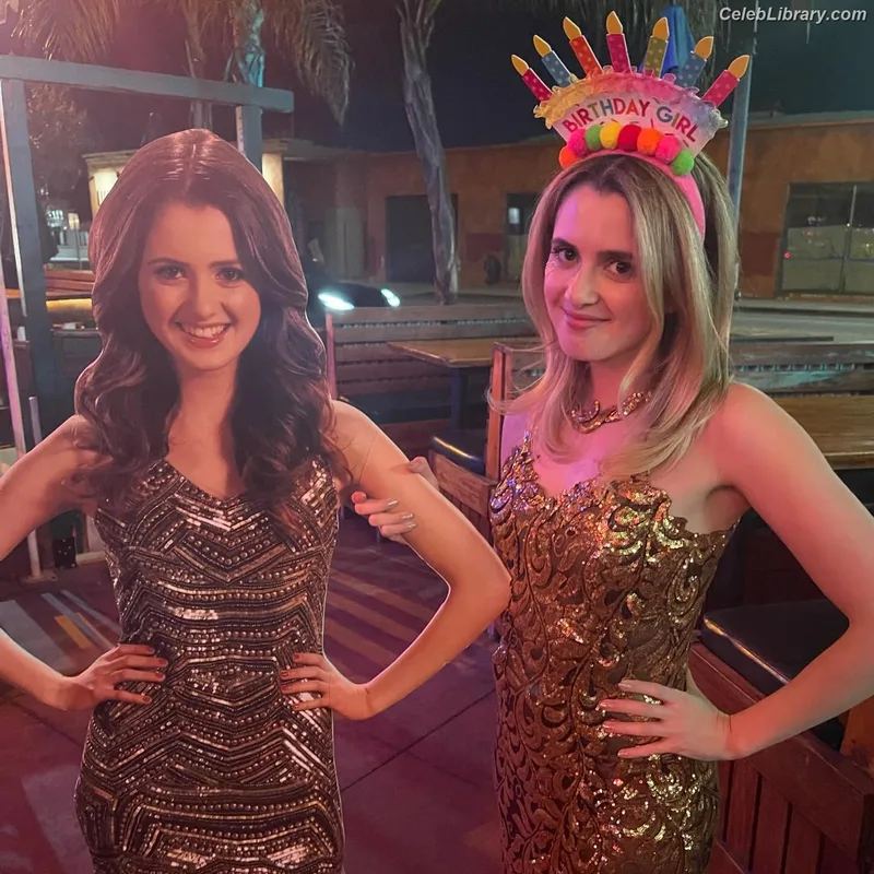 Laura Marano photo 4 of 331