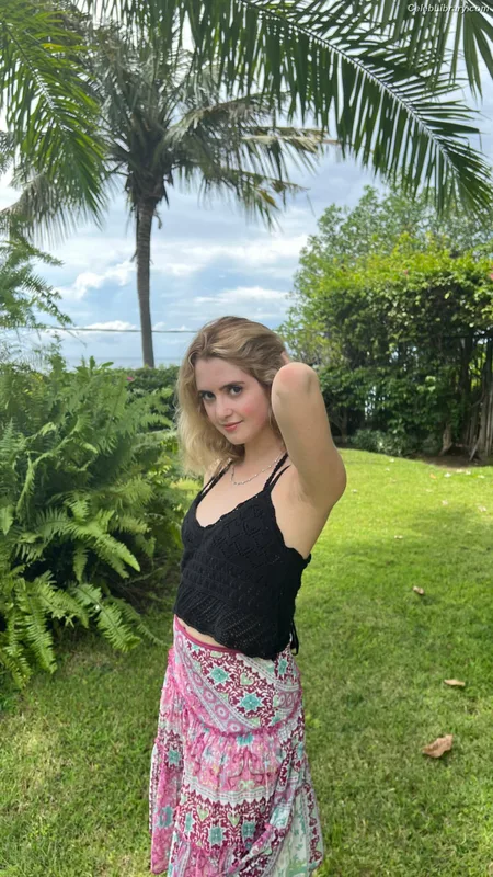 Laura Marano photo 14 of 331