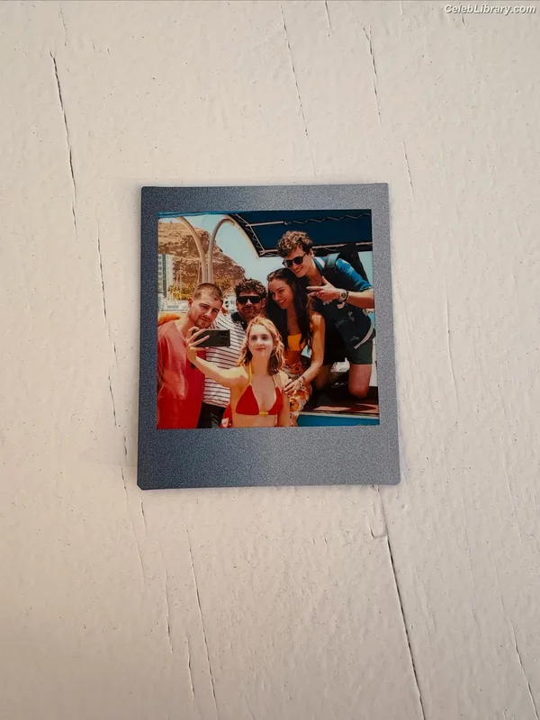 Laura Marano photo 12 of 331