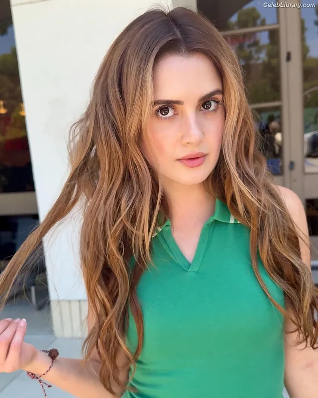 Laura Marano photo 14 of 331