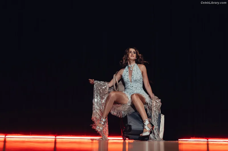 Laura Marano photo 13 of 331