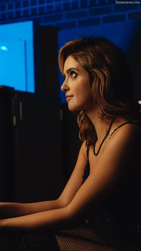 Laura Marano photo 15 of 331